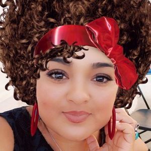 Meet your Posher, Raquel